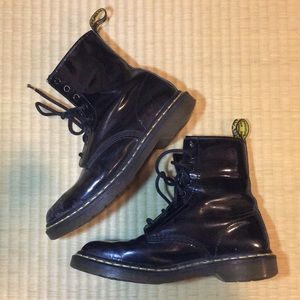SOLD 🚫 Dr. Martens women's size 8
